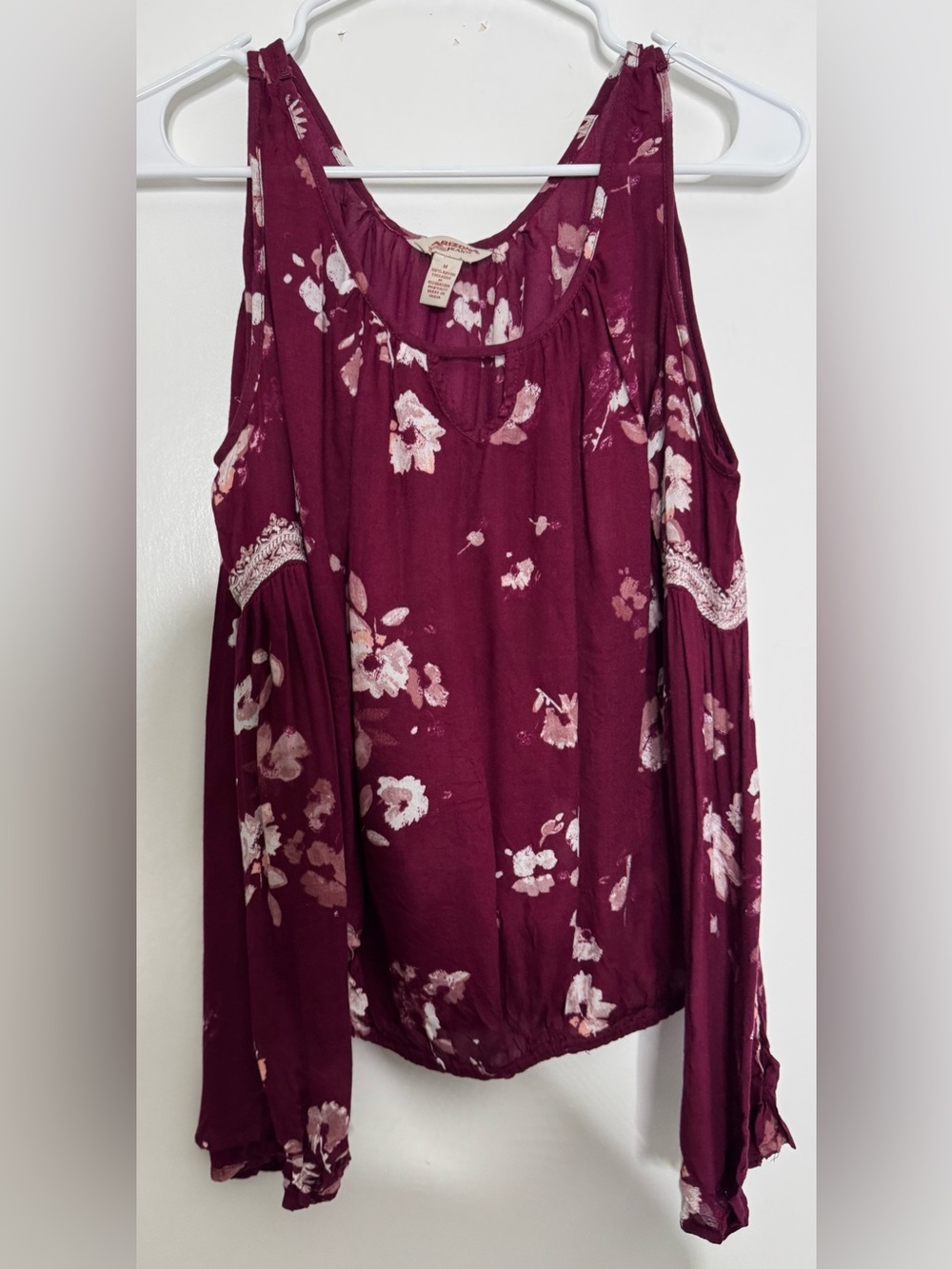 Arizona Jean Company Burgundy Floral Cold-Shoulder Blouse size medium flowy